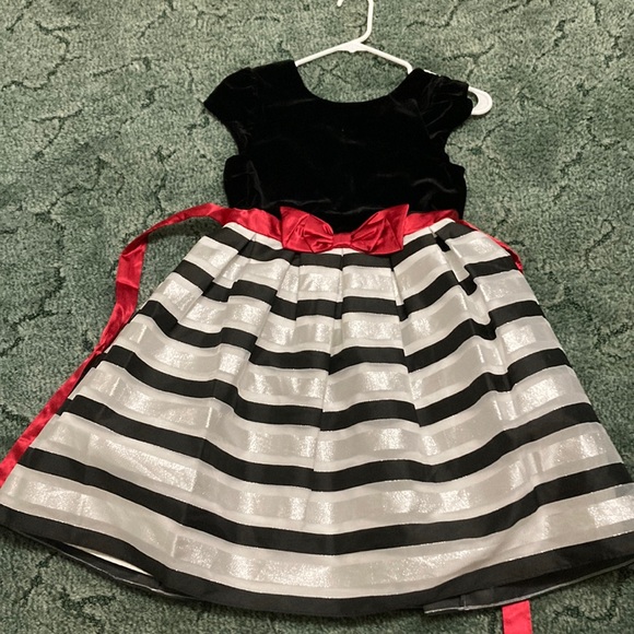 The best dress I have ever had ass a little girl - Picture 1 of 5